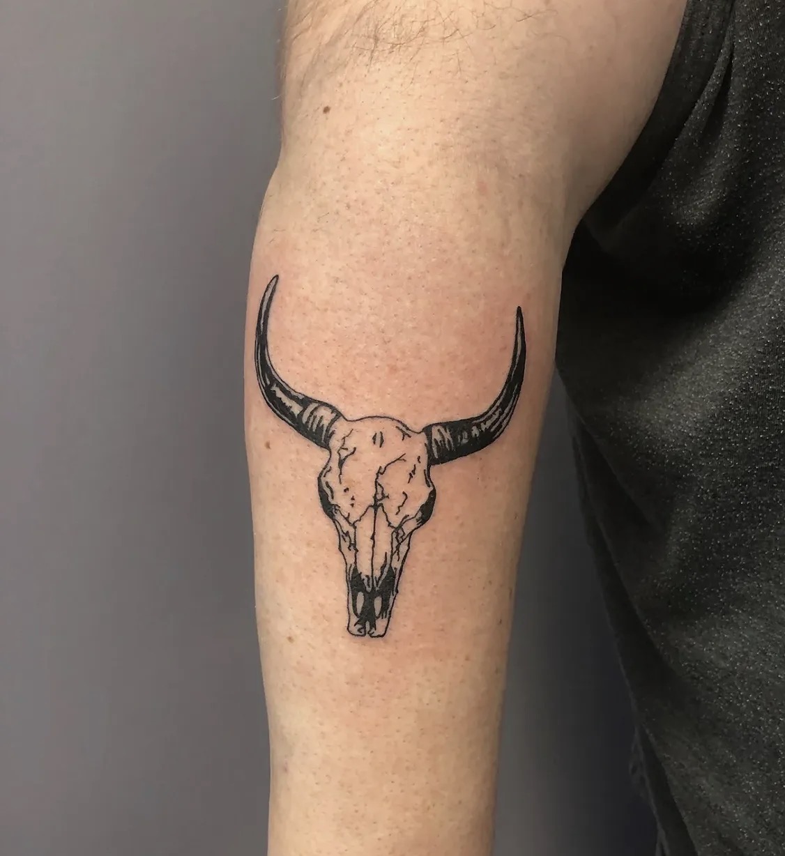 Minimalist Longhorn Skull
