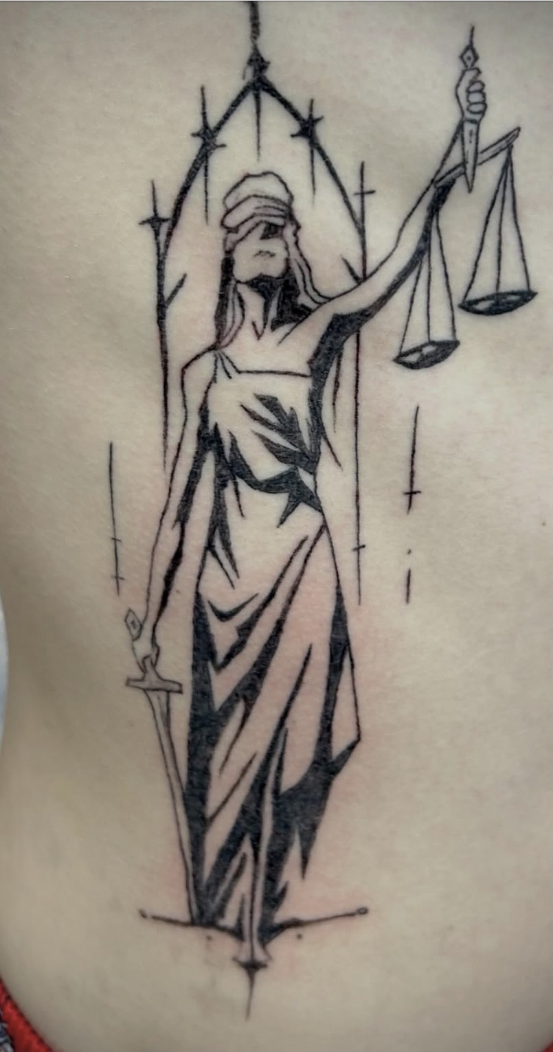 Lady Justice Fine Line Rib Piece