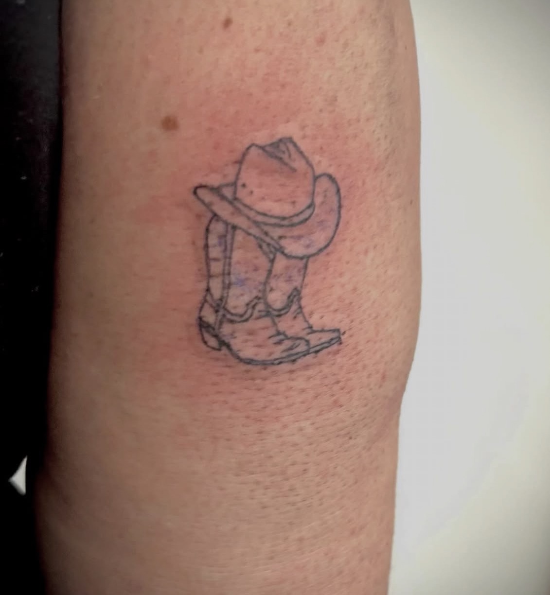 Fine Line Cowboy Hat & Boots