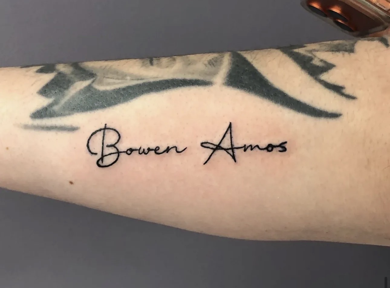 Delicate Script Name Linework