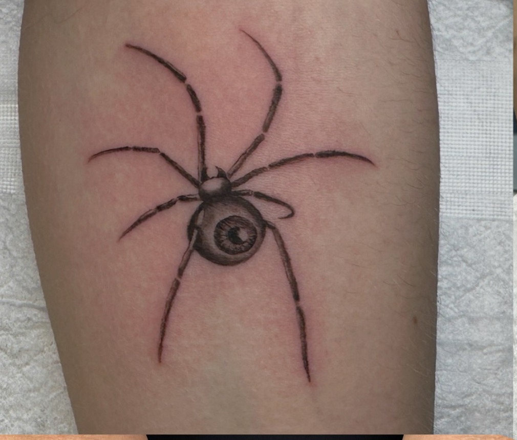 Shaquille D — Eyeball Spider Blackwork